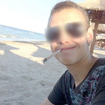Minorul acuzat că şi-a înjunghiat prietenii, lăsat în libertate